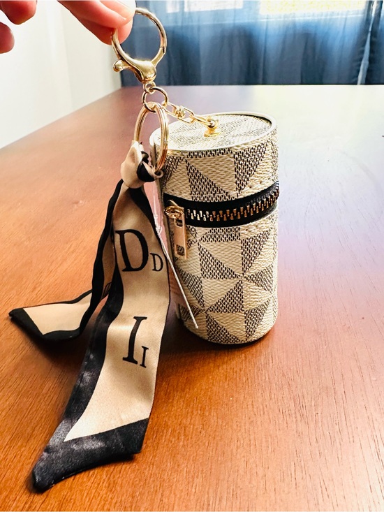 Accessories - Luxury Barrel Purse Keyring - Off White and Grey